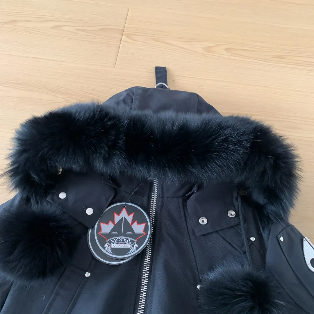：Y 117 ：Black Red Cream White 🇨🇦Moose knuckles/ 03/ ： / （ ） Moose knuckles . 2007 🇨🇦 ！ Premium ， 。 ， -15000 ！ ，LOGO ✂️. ！ . ！ MONCLER/ Canada Goose/ ，Moose knuckles 2019 …… ✂️ 90% ， ！ ✂️ ， ! ✂️ YKK， ， ！ ✂️ ， . ！ ✂️ 3D ， ⚠️Size:xs-xl